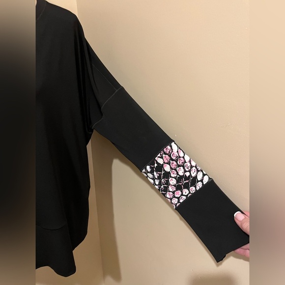 Loggia Black & Print Colorblock poly/Spandex Boxy Crew Top, size Medium - Picture 3 of 9